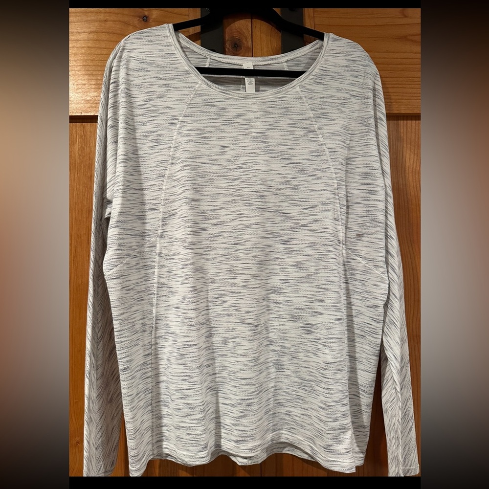 LULULEMON long sleeved top. Sz 12